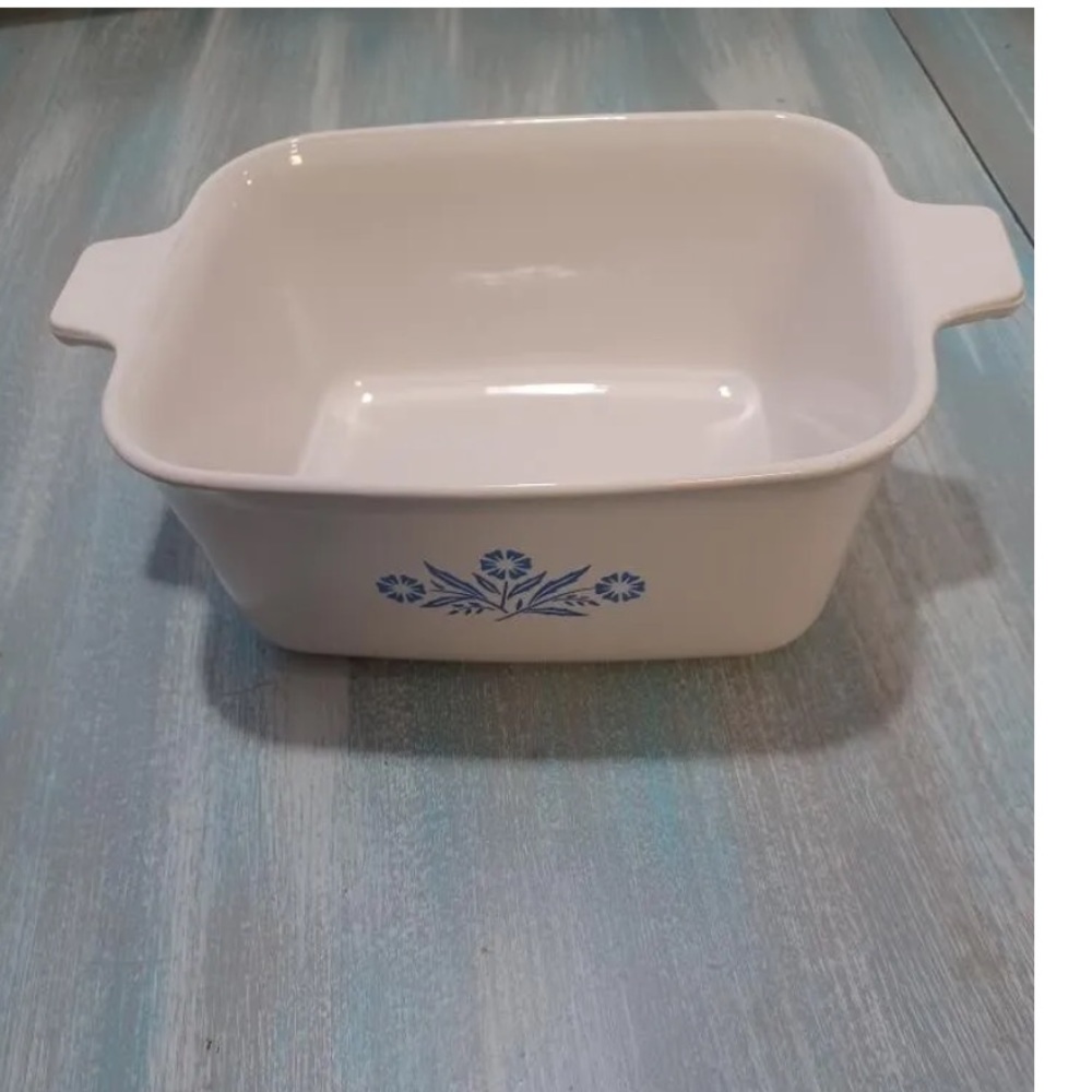Rare Vintage Corning Ware Blue Cornflower-1 1/2 Qt. P-4-B without  VERY RARE.